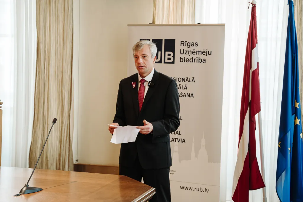 Aizvadītas diskusijas par sociālā dialoga attīstību